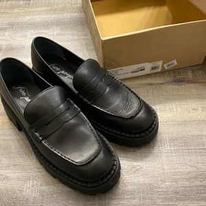 Free People loafers. Super comfortable. Black. New condition.